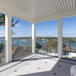 https://villa-hamilton-hill-with-panorama-view.queenslandhotels.net